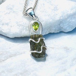 925 Sterling Silver Very Rare Natural Raw Moldavite and Peridot Pendant Necklace